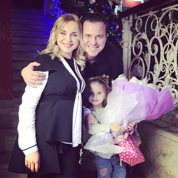 Вагітна Лілія Ребрик з чоловіком і донькою