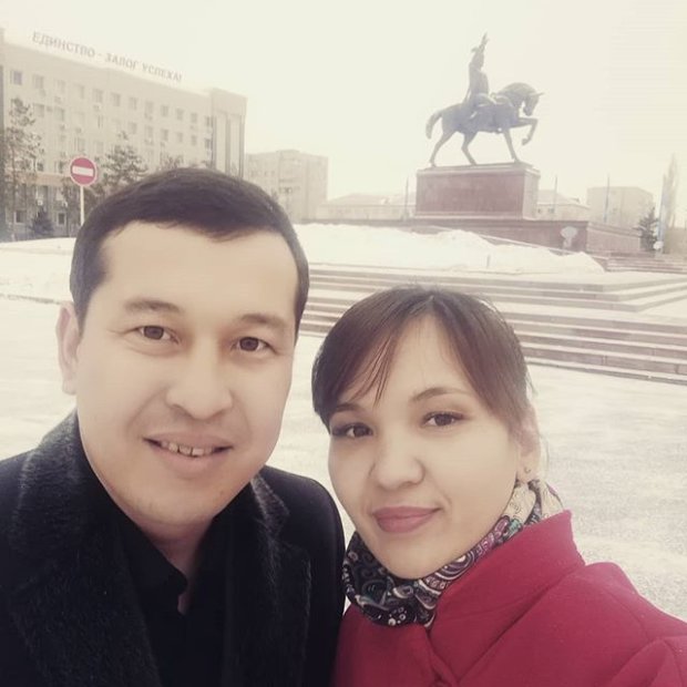 Даніяр Алимбаев зі своєю дружиною
