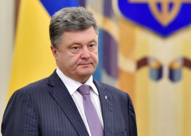 Петр Порошенко ввел военное положение в Украине