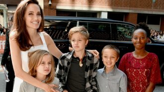 "Бред счастлив": Джоли в бешенстве из-за сближения дочери с Энистон - инсайдеры