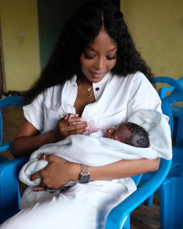 Наоми Кэмпбелл с новорожденным ребенком