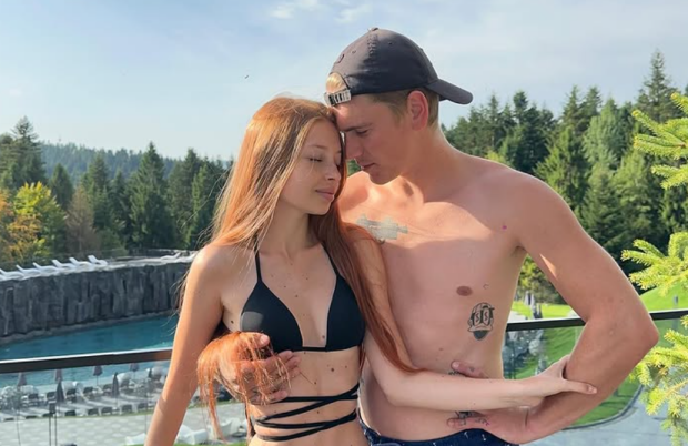 Настя Анисимова с парнем, фото из соцсетей