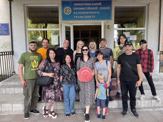 Соломія Вітвіцька з волонтерами відвідала прифронтову Харківщину