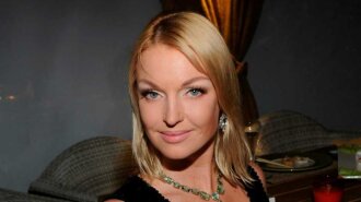 Первый шпагат Нового года: Анастасия Волочкова не рассчитала размер купальника, и случайно показала лишнее (ФОТО)