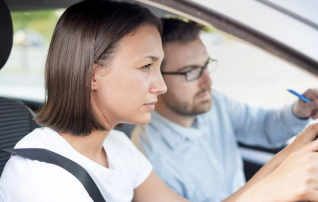 Экзамен на вождение, автошкола, изображение: freepik