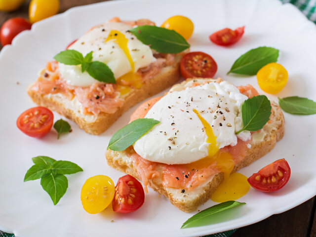 Sandwich with poached eggs with salmon and cream cheese