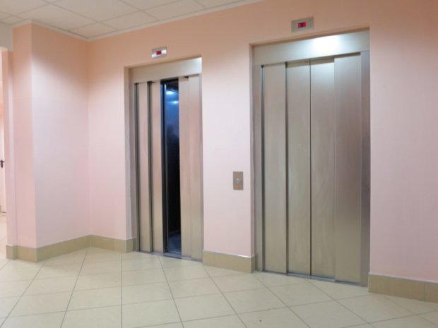Неисправный лифт стал причиной смерти 2-месячного младенца