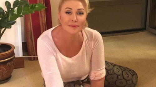 Потянуло на «подругу»: 66-летнюю Любовь Успенскую застали в объятиях женщины