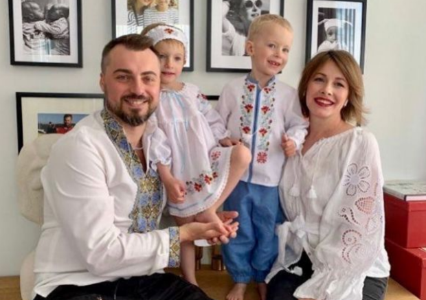 Олена Кравець із чоловіком та дітьми, фото із соцмереж