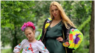 "Аліса абсолютна патріотка": Полякова розповіла, як її молодша донька засинає з українським прапором