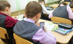 Школьники, гаджеты, изображения из свободных источников