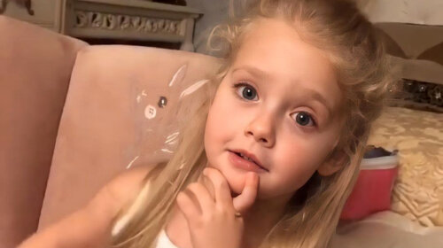 Лягла татові на плече: Максим Галкін поділився зворушливим відео з 7-річною донечкою