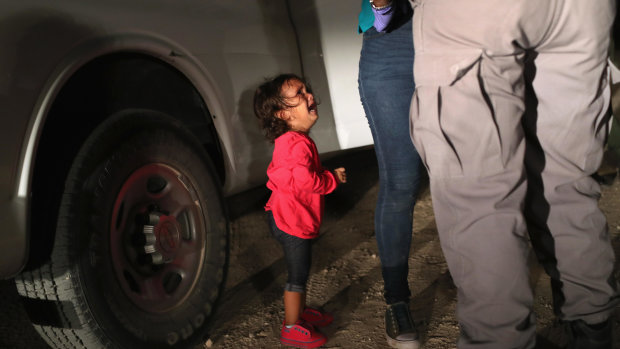 Мигрантов разлучают с детьми на американо-мексиканской границе