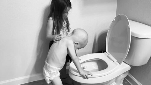 Девочка помогает своему брату победить рак: трогательные фото
