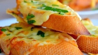 Быстрые бутерброды с чесноком и сыром – порадуй близких вкусной едой