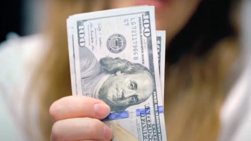 Доллары. Фото: скриншот youtube.com