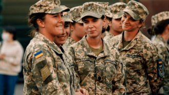 Запрещен ли выезд женщин на воинском учете: ответ пограничников