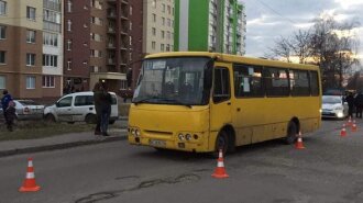 Водитель запорожской маршрутки вытолкал пенсионерку за дверь
