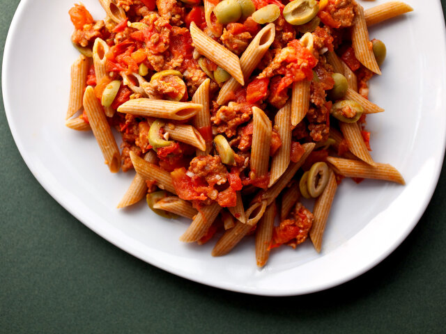 Pasta-With-Spicy-Sausages-superJumbo-1