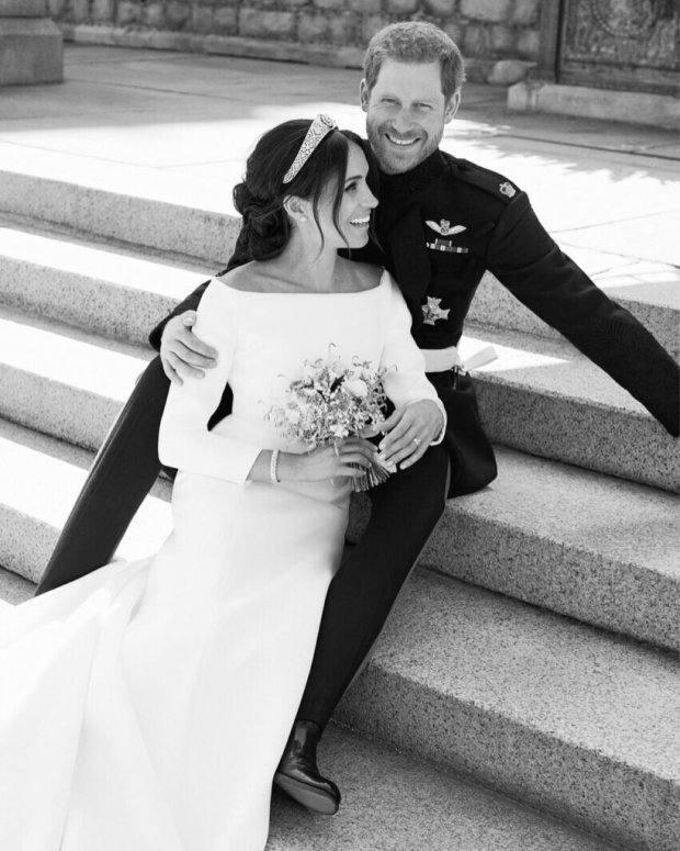 Весільна фотографія принца Гаррі і Меган Маркл