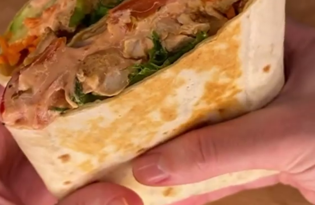 Шаурма, кадр з відео