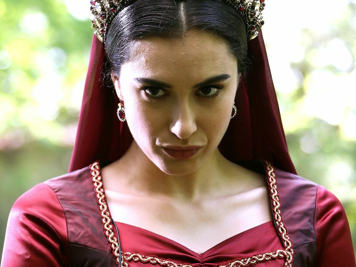 Дәрігер науқасты ұрып жіберді Басын басып, бетін сиқырлайды