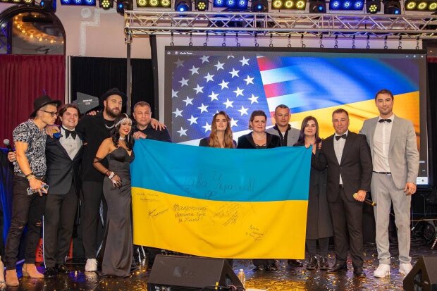 Украинские дальнобойщики организовали благотворительный концерт в США