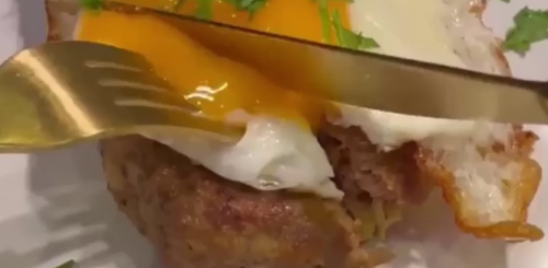 Біфштекси з яйцем, кадр з відео
