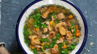 Самый вкусный грибной суп, приготовленный в мультиварке