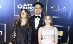 Захур з доньками, фото з соцмереж