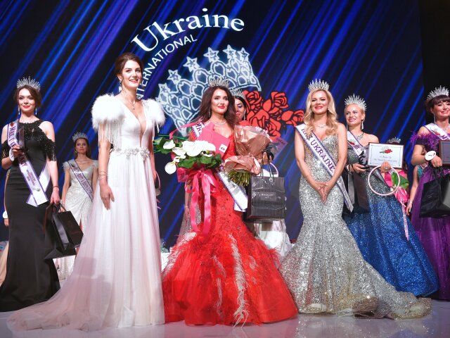 Невестка Поплавского Алина победила в конкурсе красоты Mrs. International-2019
