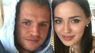 Пузико на сонечку: вагітна дружина футболіста Дмитра Тарасова принебрегает сонячними ваннами