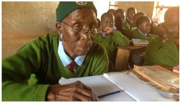 Кенийка пошла учиться в школу в 90 лет