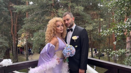 "В сиреневом платье с перьями": Алина Гросу и Роман Полянский показали свадебные фото - красивая пара
