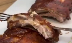 Свиные ребра в глазури, кадр из видео