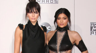 Kendall and Kylie Jenner attend the 2015 American Music Awards