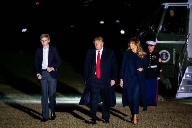 Дональд и Мелания Трамп вместе с сыном вернулись в Вашингтон