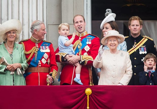 Королева Елизавета II с семьей