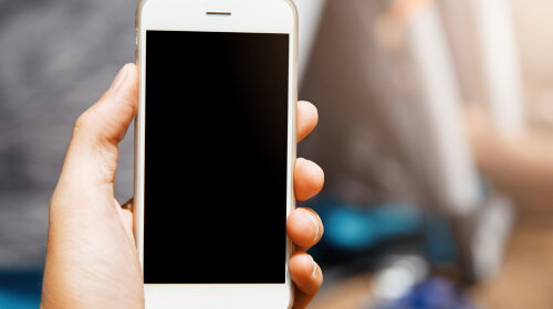 Продал жену за телефон и обед: подробности вопиющего инцидента