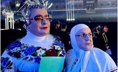 Что прячется под костюмом  Сердечки и его мамы