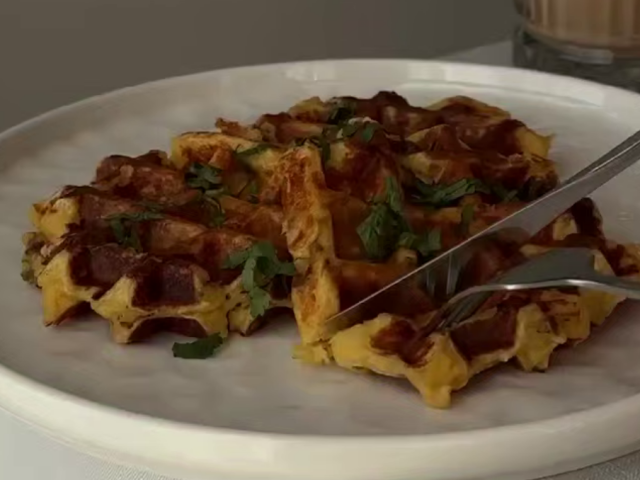 Творожные вафли с грибами и сыром