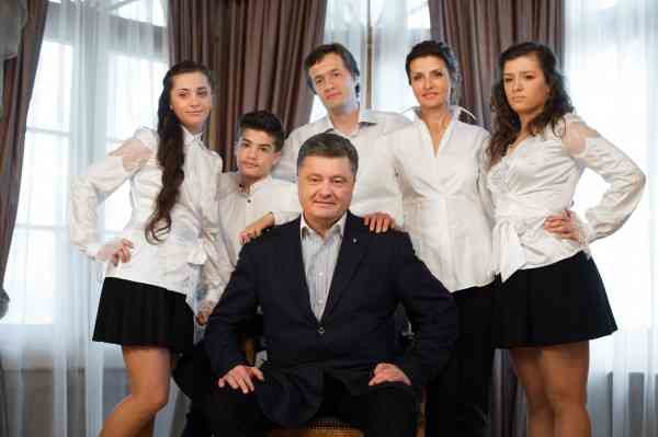 Петро Порошенко з дружиною і дітьми