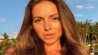 Стерла грудь в фотошопе: певица Нюша попала в неловкую ситуацию из-за странного снимка с отдыха (ФОТО)