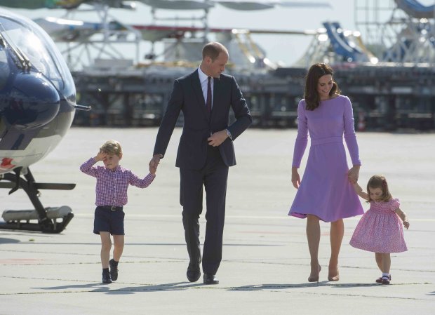 Кейт Мидллтон и принц Уильям с детьми