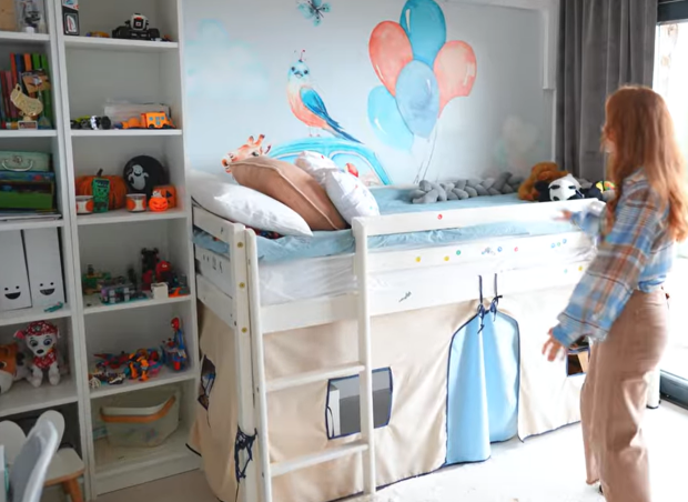 Дитяча кімната, кадр з відео