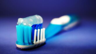 "Це небезпечно": стоматолог розповіла, чи допоможе чистка зубів запобігти появі карієсу
