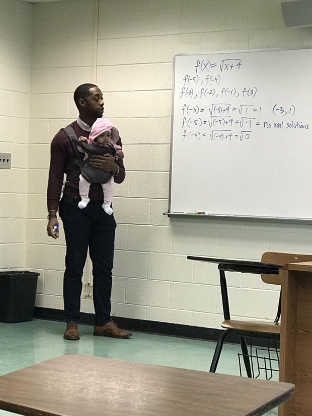Профессор помог студенту поняньчить ребенка