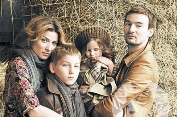 Жанна и Алан Бадоевы с детьми Борисом и Лолитой