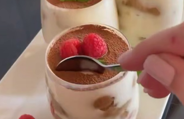 Тірамісу в стаканчиках, кадр з відео