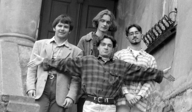 22 роки тому: Святослав Вакарчук (соліст), Денис Глінін (ударні), Павло Гудімов (гітара) і Юрій Ху